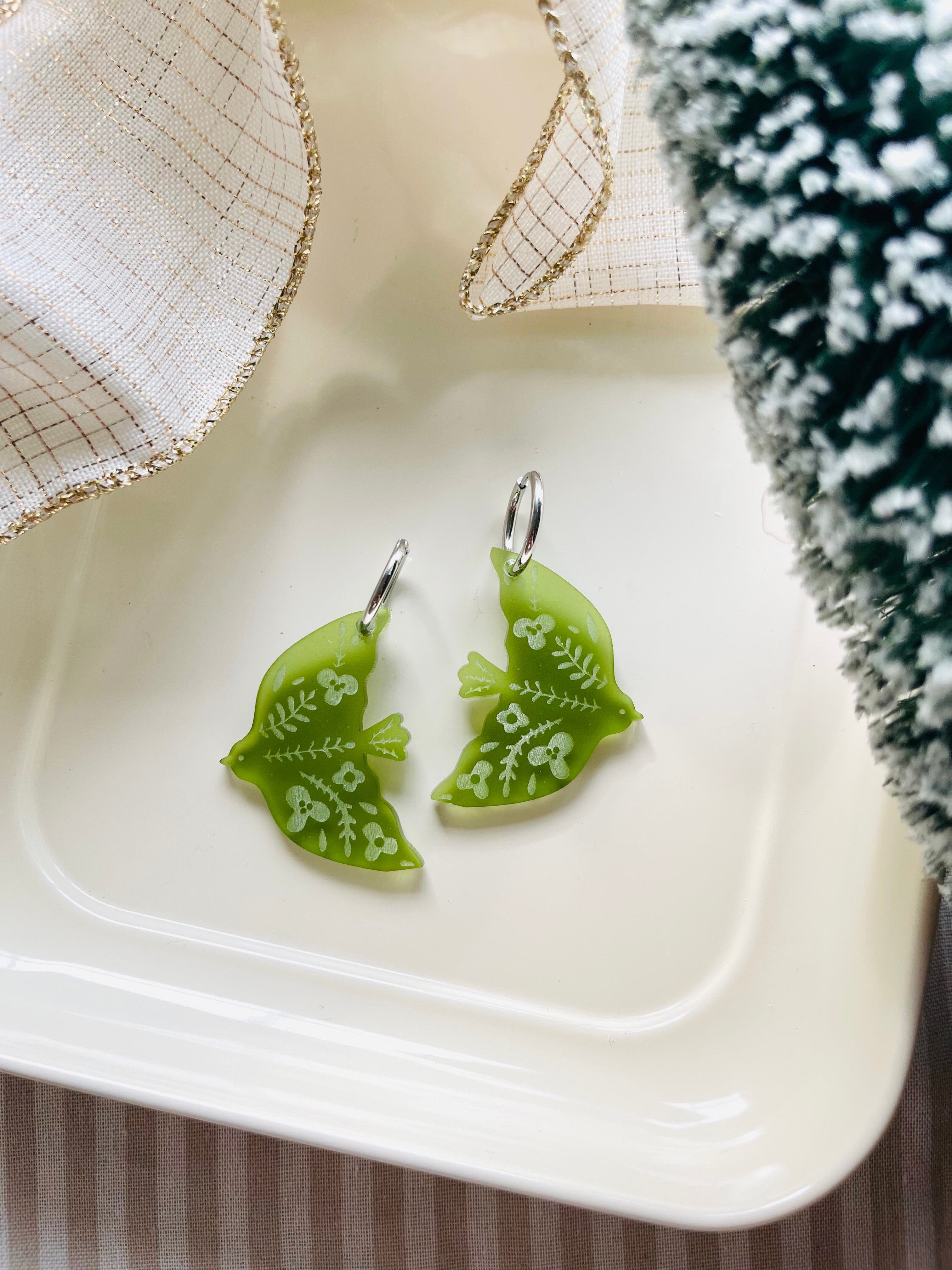 Flutter (2 color options)